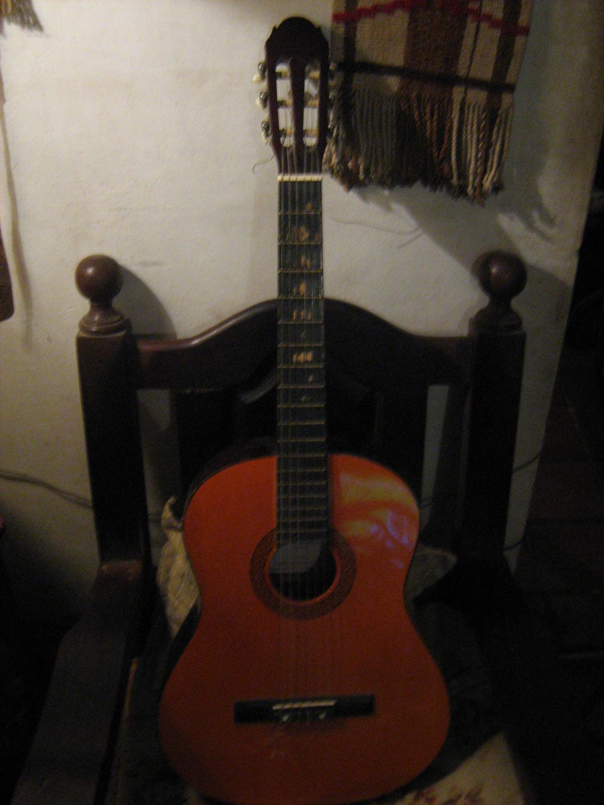 Compra de Guitarra Criolla de Muy bajo presupuesto - Guitarras - Musiquiatra