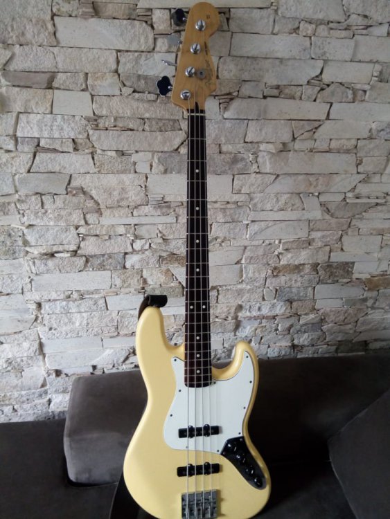 jazz bass fender bmexico deluxe.jpg