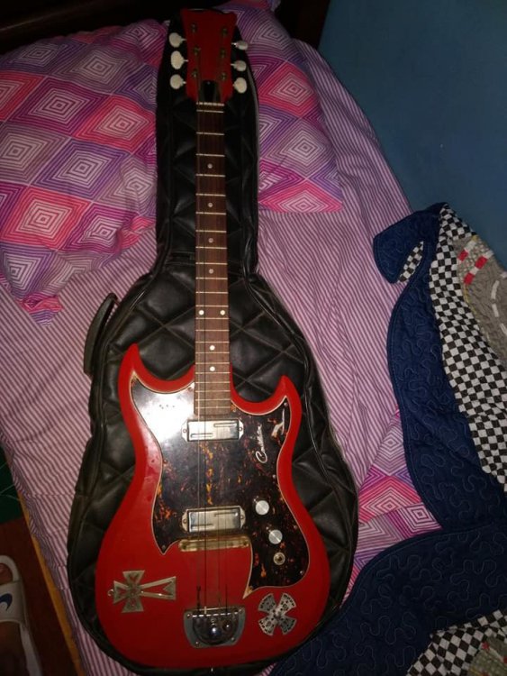 guitarra1.thumb.jpg.a0597a44b9da0ca59f16e7ba1e27a2fe.jpg