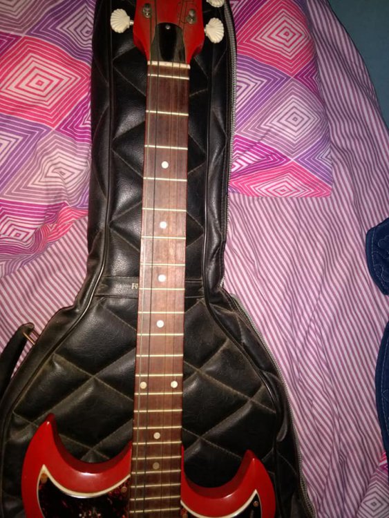 guitarra4.thumb.jpg.8a732bcbe411e887ed3a22dab92c8729.jpg