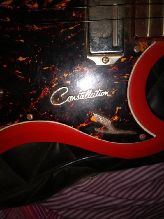 guitarra7.thumb.jpg.f2f3871eddc7fe73ac6c8fb08a1e45e6.jpg