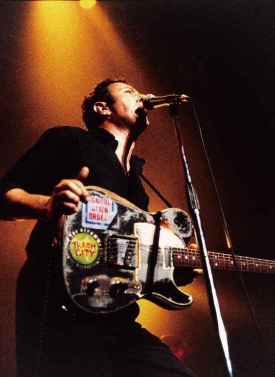 Joe_Strummer.thumb.jpeg.79eeea3fc8ef260c9f1982dfdaf6a14e.jpeg